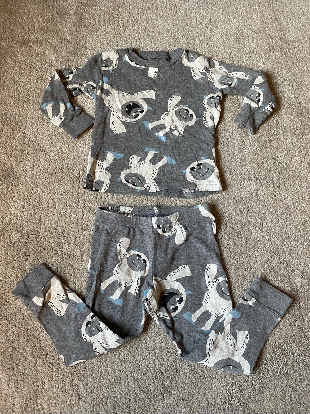 Carter’s 18 Month Kids Gray Yeti Print Pajama Set